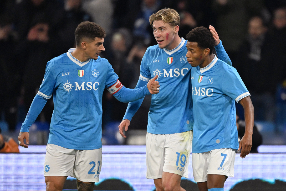NAPLES, ITALY - NOVEMBER 22: David Neres of SSC Napoli celebrates with his teammates after scoring his side first goal during the Serie A match between SSC Napoli and Atalanta BC at Stadio Diego Armando Maradona on November 22, 2025 in Naples, Italy. (Photo by Francesco Pecoraro/Getty Images)