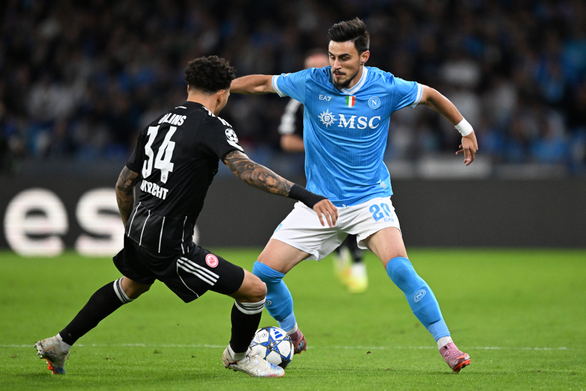 NAPLES, ITALY - NOVEMBER 04: Eljif Elmas of SSC Napoli battles for possession with Nnamdi Collins of Eintracht Frankfurt during the UEFA Champions League 2025/26 League Phase MD4 match between SSC Napoli and Eintracht Frankfurt at Stadio Diego Armando Maradona on November 04, 2025 in Naples, Italy. (Photo by Francesco Pecoraro/Getty Images)