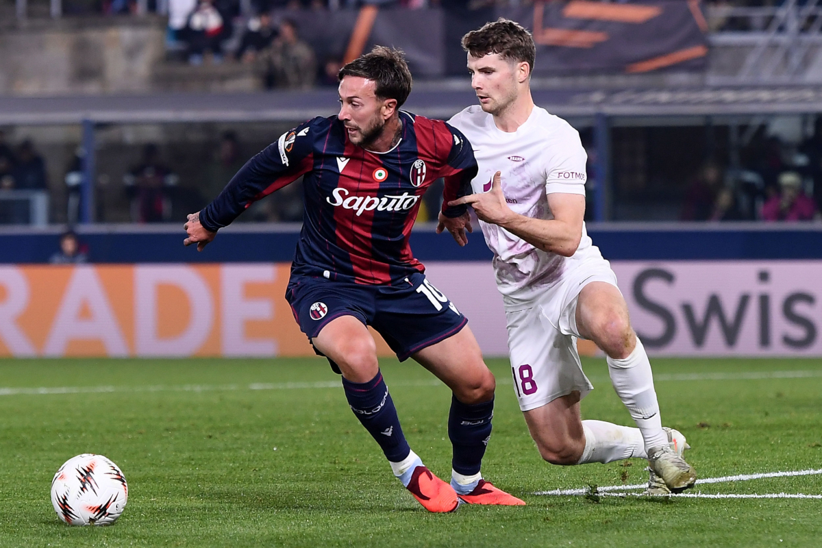 BOLOGNA, ITALIË - 6 NOVEMBER: Federico Bernardeschi van Bologna FC strijdt om de bal met Jacob Lungi Sørensen van Sportsklubben Brann tijdens de wedstrijd in de vierde ronde van de UEFA Europa League 2025/26 tussen Bologna FC 1909 en SK Brann in Stadio Renato Dall'Ara op 6 november 2025 in Bologna, Italië. (Foto door Alessandro Sabattini/Getty Images)
