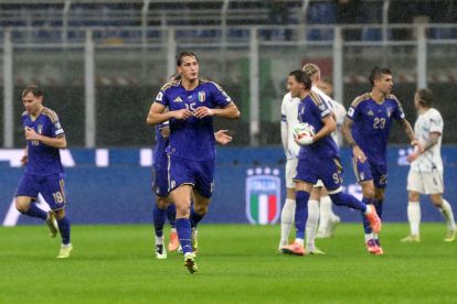 MILAN, ITALY - NOVEMBER 16: Pio Esposito of Italy celebrates scoring his team's first goal during the FIFA World Cup 2026 qualifier match between Italy and Norway at San Siro Stadium on November 16, 2025 in Milan, Italy. (Photo by Marco Luzzani/Getty Images)