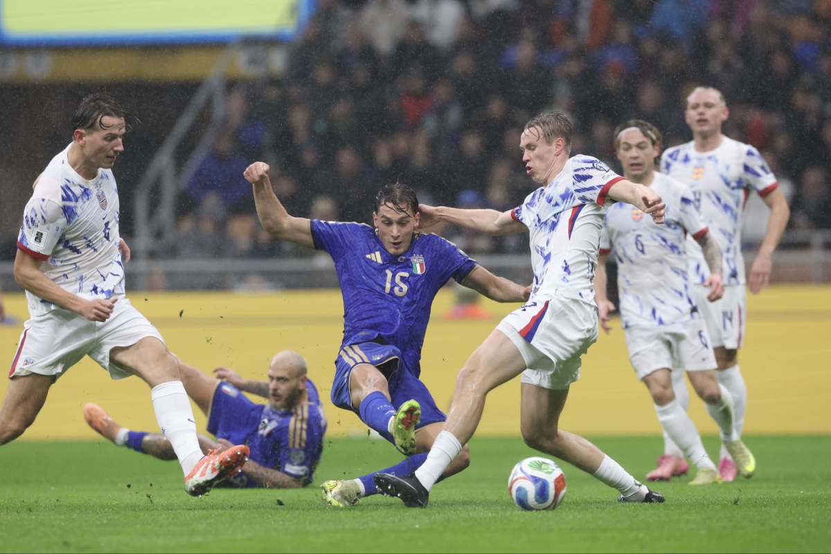 Francesco Pio Esposito scores for Italy against Norway in the 2026 World Cup qualifier (@azzurri)
