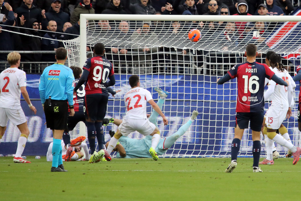 CAGLIARI, ITALY - NOVEMBER 22: Gennaro Borrelli of Cagliari scores his goal 3-2 during the Serie A match between Cagliari Calcio and Genoa CFC at Stadio Sant'Elia on November 22, 2025 in Cagliari, Italy. (Photo by Enrico Locci/Getty Images)
