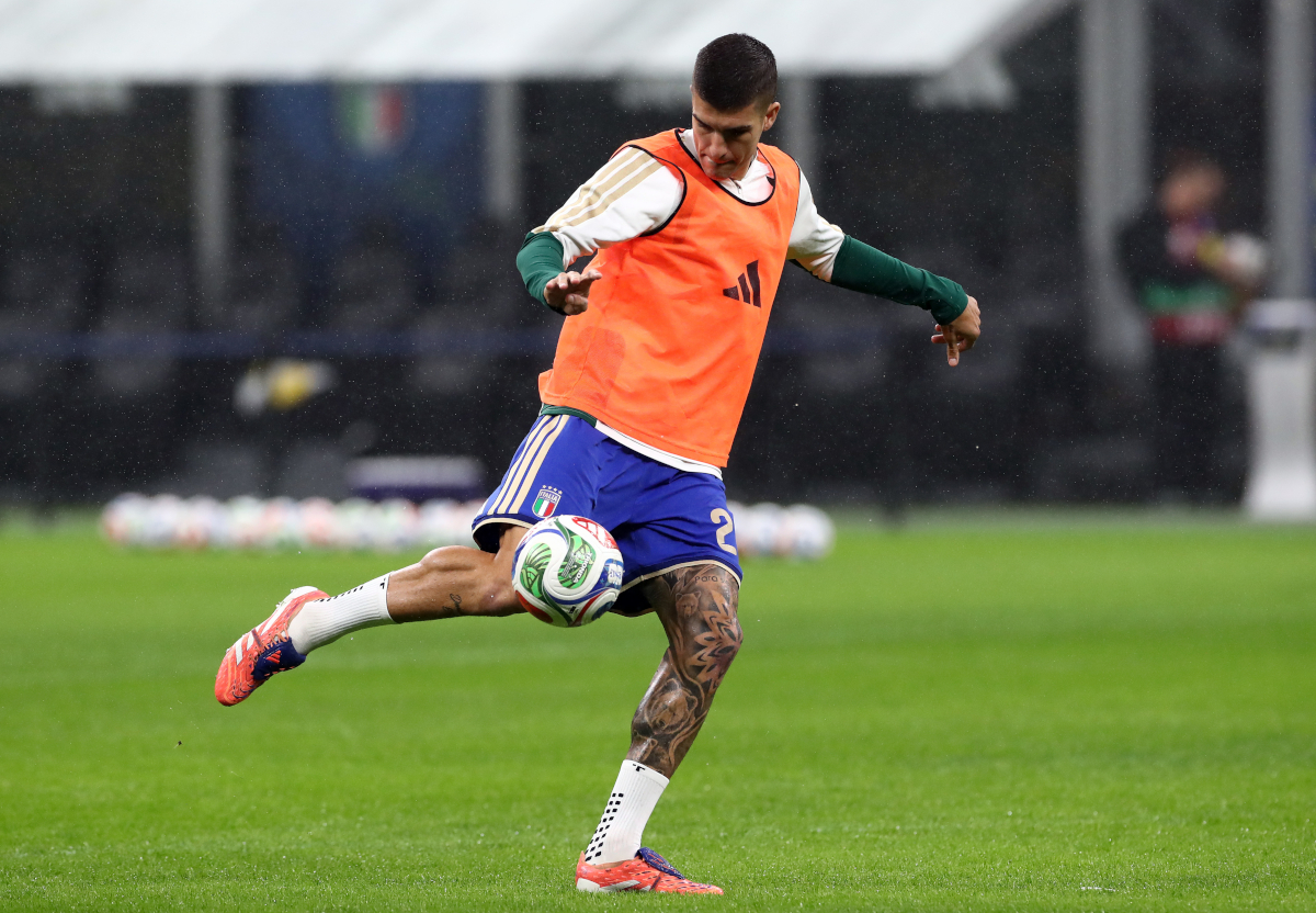 MILAN, ITALY - NOVEMBER 16: Gianluca Mancini of Italy warms up prior to the FIFA World Cup 2026 qualifier match between Italy and Norway at San Siro Stadium on November 16, 2025 in Milan, Italy. (Photo by Marco Luzzani/Getty Images)