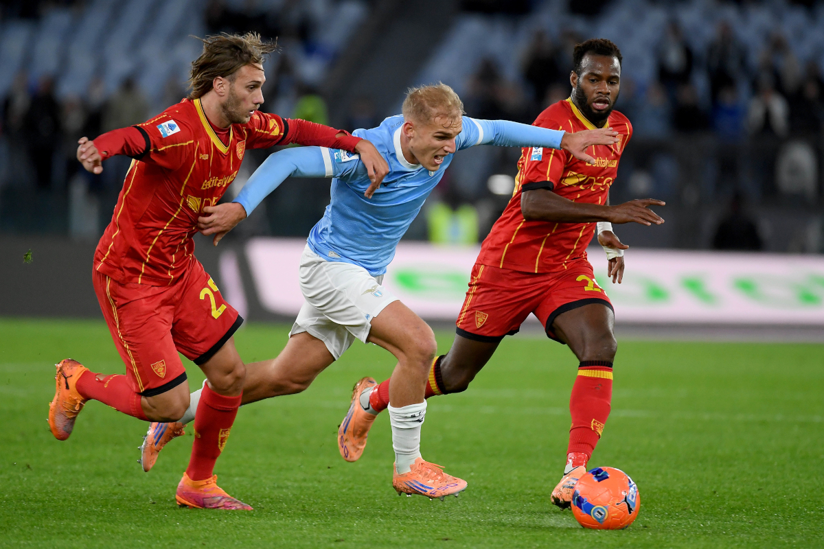 ROME, ITALY - NOVEMBER 23: Gustav Isaksen of SS Lazio compete for the ball with Antoniono Gallo and Lassana Coulibaly of US Lecce during the Serie A match between SS Lazio and US Lecce at Stadio Olimpico on November 23, 2025 in Rome, Italy. (Photo by Marco Rosi - SS Lazio/Getty Images)