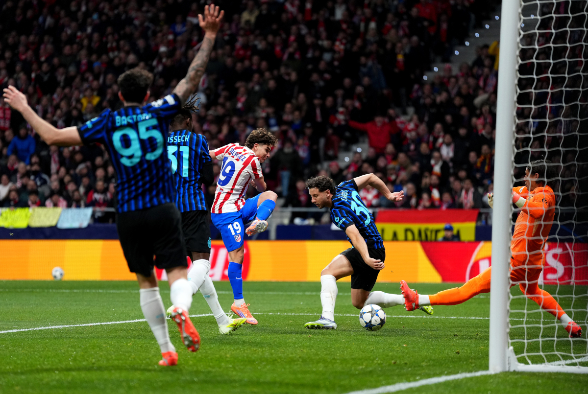 MADRID, SPAIN - NOVEMBER 26: Julian Alvarez of Atletico de Madrid scores his team's first goal during the UEFA Champions League 2025/26 League Phase MD5 match between Atletico de Madrid and FC Internazionale Milano at Estadio Metropolitano on November 26, 2025 in Madrid, Spain. (Photo by Angel Martinez/Getty Images)