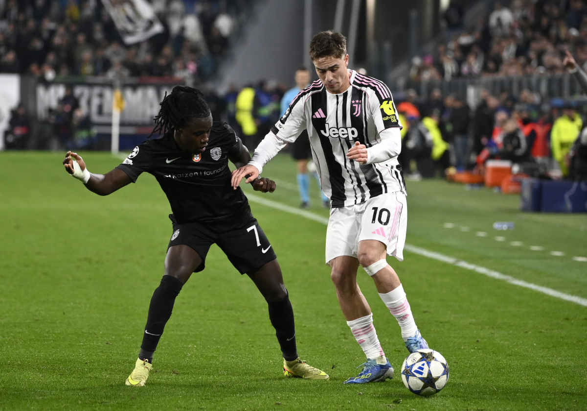 TURIN, ITALY - NOVEMBER 04: Kenan Yildiz of Juventus is challenged by Geovany Quenda of Sporting CP during the UEFA Champions League 2025/26 League Phase MD4 match between Juventus and Sporting Clube de Portugal at Juventus Stadium on November 04, 2025 in Turin, Italy. (Photo by Stefano Guidi/Getty Images)