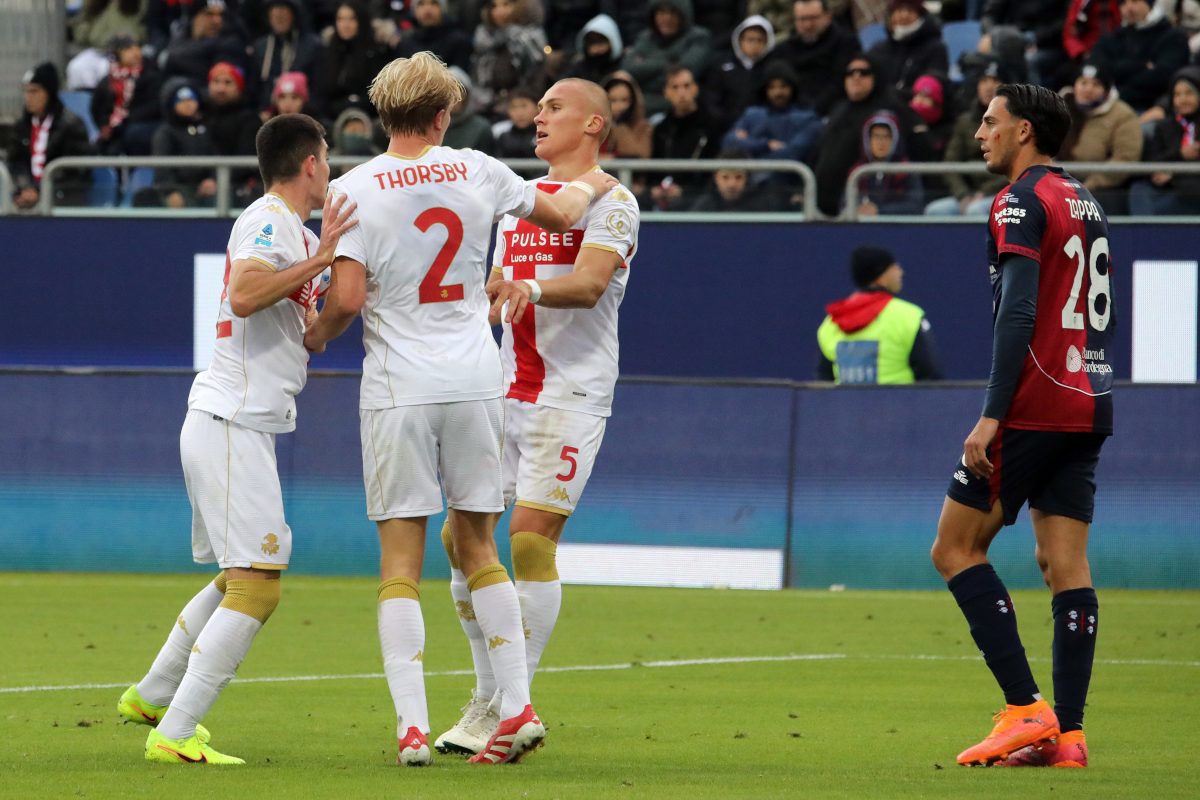 CAGLIARI, ITALY - NOVEMBER 22: Leo Ostigard of Genoa celebrates his goal 1-2 during the Serie A match between Cagliari Calcio and Genoa CFC at Stadio Sant'Elia on November 22, 2025 in Cagliari, Italy. (Photo by Enrico Locci/Getty Images)