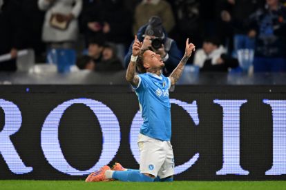 NAPLES, ITALY - NOVEMBER 22: Noa Lang of SSC Napoli celebrates after scoring his side third goal during the Serie A match between SSC Napoli and Atalanta BC at Stadio Diego Armando Maradona on November 22, 2025 in Naples, Italy. (Photo by Francesco Pecoraro/Getty Images)