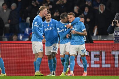 NAPLES, ITALY - NOVEMBER 22: Noa Lang of SSC Napoli celebrates with teammate Sam Beukema after scoring his side's third goal during the Serie A match between SSC Napoli and Atalanta BC at Stadio Diego Armando Maradona on November 22, 2025 in Naples, Italy. (Photo by Francesco Pecoraro/Getty Images)