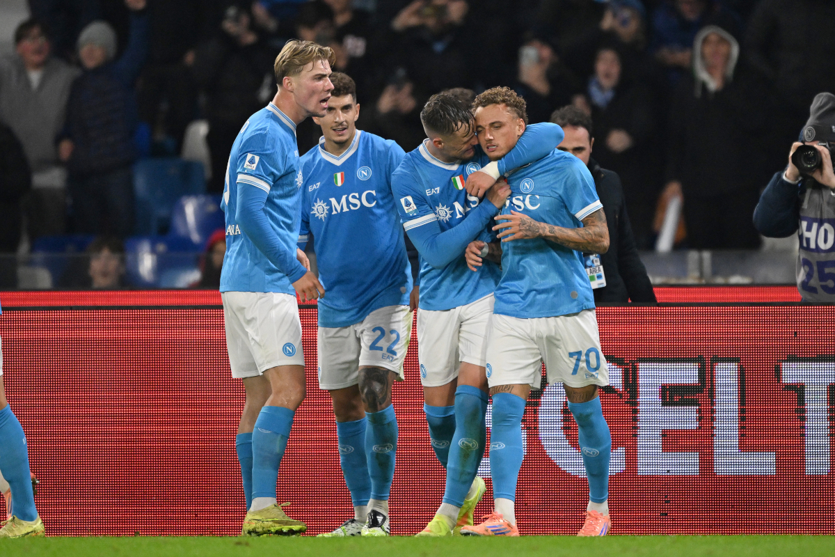 NAPLES, ITALY - NOVEMBER 22: Noa Lang of SSC Napoli celebrates with teammate Sam Beukema after scoring his side's third goal during the Serie A match between SSC Napoli and Atalanta BC at Stadio Diego Armando Maradona on November 22, 2025 in Naples, Italy. (Photo by Francesco Pecoraro/Getty Images)