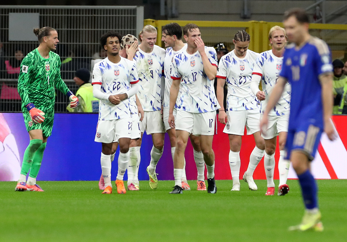 MILAN, ITALY - NOVEMBER 16: Erling Haaland of Norway celebrates with teammates after scoring his team's second goal during the FIFA World Cup 2026 qualifier match between Italy and Norway at San Siro Stadium on November 16, 2025 in Milan, Italy. (Photo by Marco Luzzani/Getty Images)