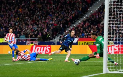 MADRID, SPAIN - NOVEMBER 26: Piotr Zielinski of Internazionale scores his team's first goal during the UEFA Champions League 2025/26 League Phase MD5 match between Atletico de Madrid and FC Internazionale Milano at Estadio Metropolitano on November 26, 2025 in Madrid, Spain. (Photo by Angel Martinez/Getty Images)