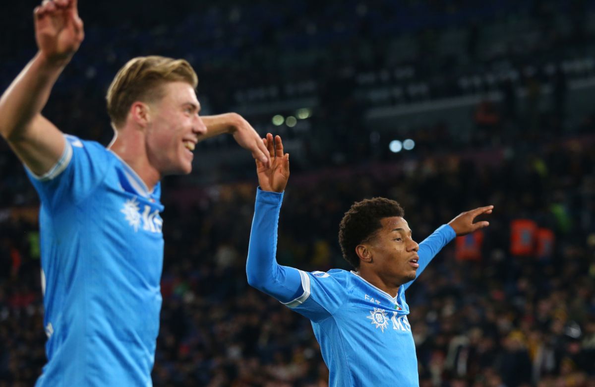 https://icdn.football-italia.net/wp-content/uploads/2025/11/Rasmus-Hojlund-David-Neres-celebrate-Roma-Napoli-1200x780.jpg