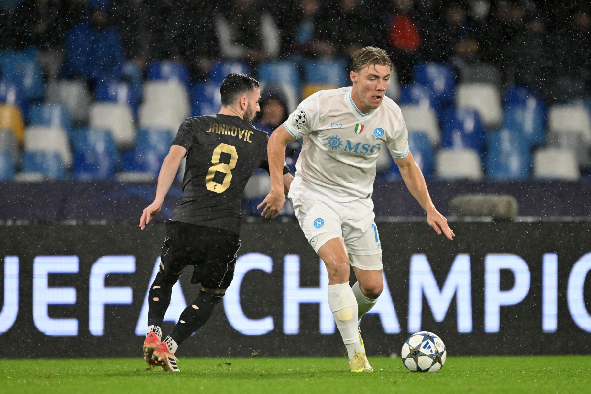 NAPLES, ITALY - NOVEMBER 25: Rasmus Hojlund of SSC Napoli battles for possession with Marko Jankovic of Quarabag FK during the UEFA Champions League 2025/26 League Phase MD5 match between SSC Napoli and Qarabag FK at Stadio Diego Armando Maradona on November 25, 2025 in Naples, Italy. (Photo by Francesco Pecoraro/Getty Images)