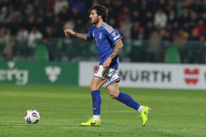 Sandro Tonali plays for Italy in Moldova during the 2026 World Cup qualifier (@azzurri)