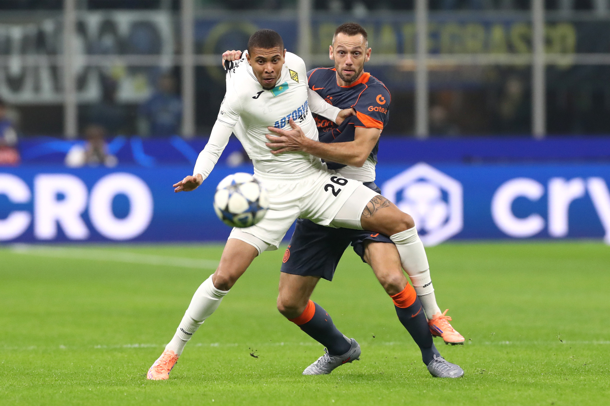 MILAN, ITALY - NOVEMBER 05: Edmilson of FC Kairat is put under pressure by Stefan de Vrij of Internazionale during the UEFA Champions League 2025/26 League Phase MD4 match between FC Internazionale Milano and FC Kairat Almaty at Stadio San Siro on November 05, 2025 in Milan, Italy. (Photo by Marco Luzzani/Getty Images)