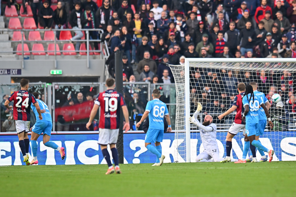 BOLOGNA, ITALY - NOVEMBER 09: Thijs Dallinga of Bologna FC 1909 scores his team's first goal during the Serie A match between Bologna FC 1909 and SSC Napoli at Renato Dall'Ara Stadium on November 09, 2025 in Bologna, Italy. (Photo by Alessandro Sabattini/Getty Images)