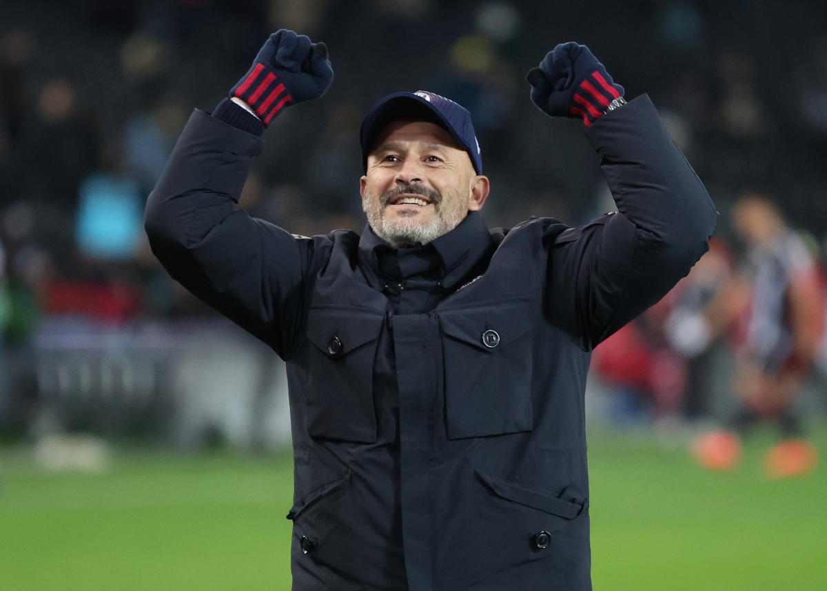 UDINE, ITALY - NOVEMBER 22: Vincenzo Italiano, manager of Bologna, celebrates with supporters at the end of the Serie A match between Udinese Calcio and Bologna FC 1909 at Stadio Friuli on November 22, 2025 in Udine, Italy. (Photo by Timothy Rogers/Getty Images)