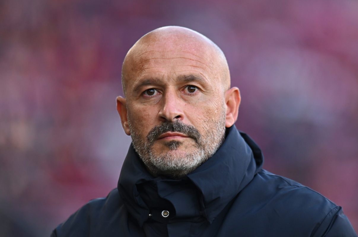 BOLOGNA, ITALY - NOVEMBER 09: Vincenzo Italiano, Head Coach of Bologna FC 1909, looks on prior to the Serie A match between Bologna FC 1909 and SSC Napoli at Renato Dall'Ara Stadium on November 09, 2025 in Bologna, Italy. (Photo by Alessandro Sabattini/Getty Images)