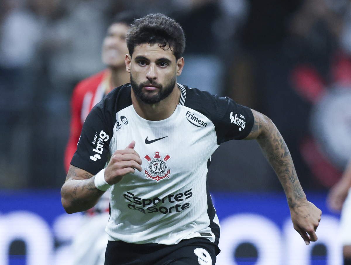 SAO PAULO, BRAZIL - NOVEMBER 20: Yuri Alberto of Corinthians celebrates after scoring the first goal of his team during a Brasileirao 2025 match between Corinthians and Sao Paulo at Neo Quimica Arena on November 20, 2025 in Sao Paulo, Brazil. (Photo by Alexandre Schneider/Getty Images)