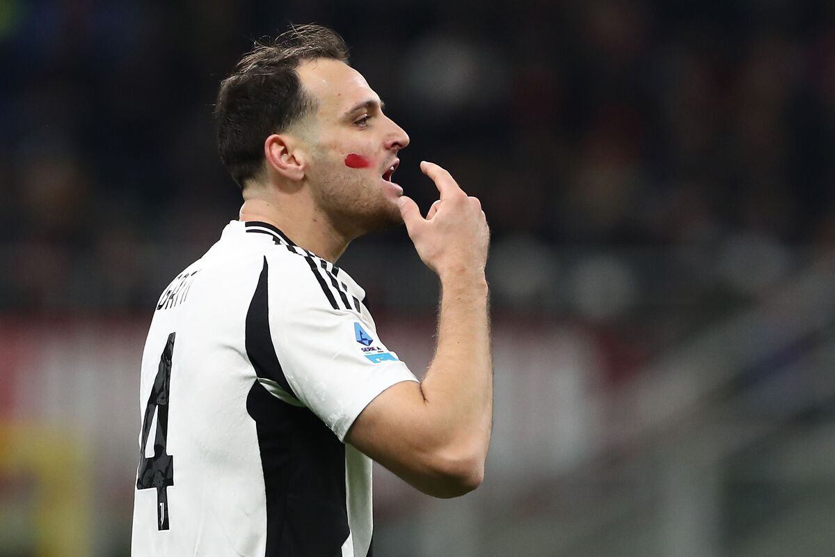 MILAN, ITALY - NOVEMBER 23: Federico Gatti of Juventus react during the Serie A match between AC Milan and Juventus at Stadio Giuseppe Meazza on November 23, 2024 in Milan, Italy. (Photo by Marco Luzzani/Getty Images)