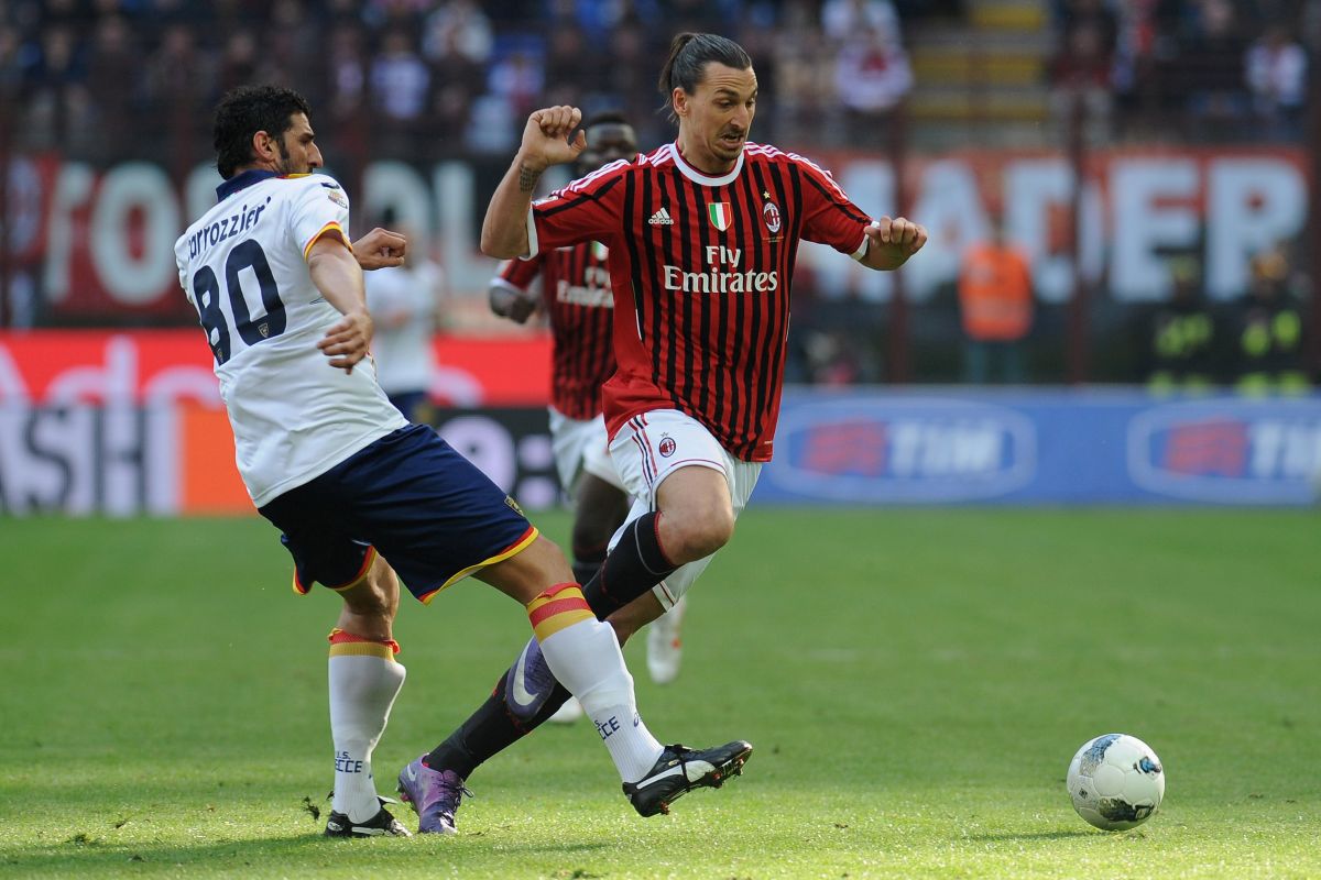 MILAN, ITALY - MARCH 11: Zlatan Ibrahimovic of AC Milan clashes with Moris Carrozzieri of US Lecce during the Serie A match between AC Milan and US Lecce at Stadio Giuseppe Meazza on March 11, 2012 in Milan, Italy. (Photo by Valerio Pennicino/Getty Images)