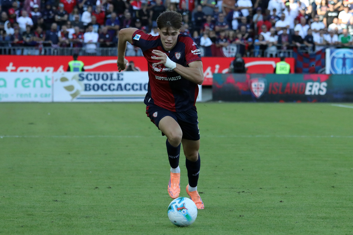CAGLIARI, ITALY - OCTOBER 19: Marco Palestra of Cagliari in action during the Serie A match between Cagliari Calcio and Bologna FC 1909 at Stadio Sant'Elia on October 19, 2025 in Cagliari, Italy. (Photo by Enrico Locci/Getty Images) (Juventus links)