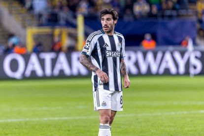 BRUSSELS, BELGIUM - OCTOBER 01: Sandro Tonali of Newcastle United looks on during the UEFA Champions League 2025/26 League Phase MD2 match between R. Union Saint-Gilloise and Newcastle United FC at RSC Anderlecht Stadium on October 01, 2025 in Brussels, Belgium. (Photo by Omar Havana/Getty Images)