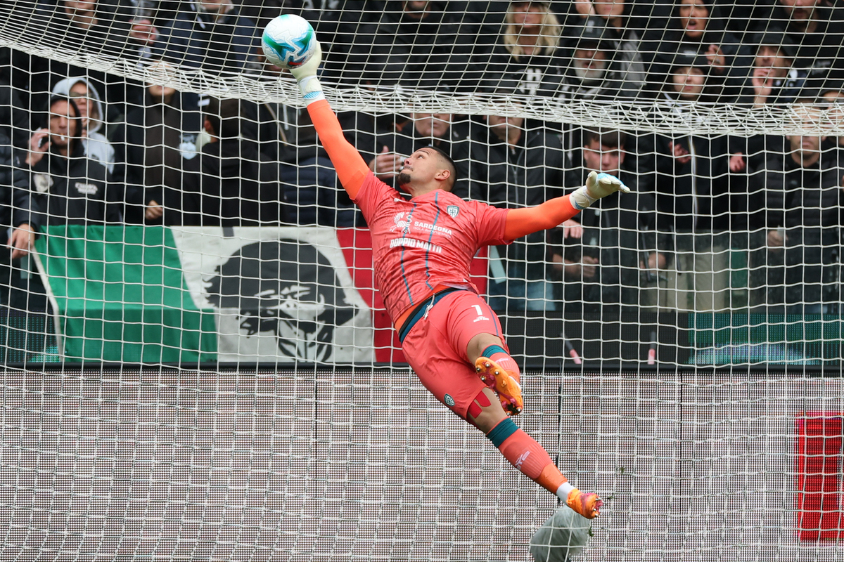 Elia Caprile – From Leeds outcast to Italy call-up & Milan, Inter links