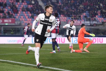 BOLOGNA, ITALY - DECEMBER 04: Adrian Benedyczak of Parma Calcio 1913 celebrates scoring his team's first goal during the Coppa Italia Round of 16 match between Bologna FC and Parma Calcio at Renato Dall'Ara Stadium on December 04, 2025 in Bologna, Italy. (Photo by Alessandro Sabattini/Getty Images)