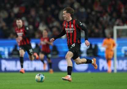 RIYADH, SAUDI ARABIA - DECEMBER 18: Alexis Saelemaekers of AC Milan runs with the ball during the Supercoppa Italiana Semi-Final match between SSC Napoli and AC Milan at King Saud University Stadium on December 18, 2025 in Riyadh, Saudi Arabia. (Photo by Yasser Bakhsh/Getty Images)