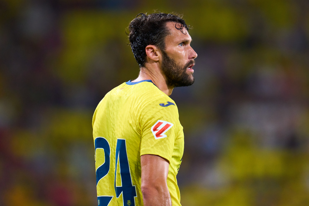 VILLARREAL, SPAIN - AUGUST 10: Alfonso Pedraza of Villarreal CF in action during the Trofeo de La Ceramica match between Villarreal CF and Aston Villa at Estadio de la Ceramica on August 10, 2025 in Villarreal, Spain. (Photo by Aitor Alcalde/Getty Images)