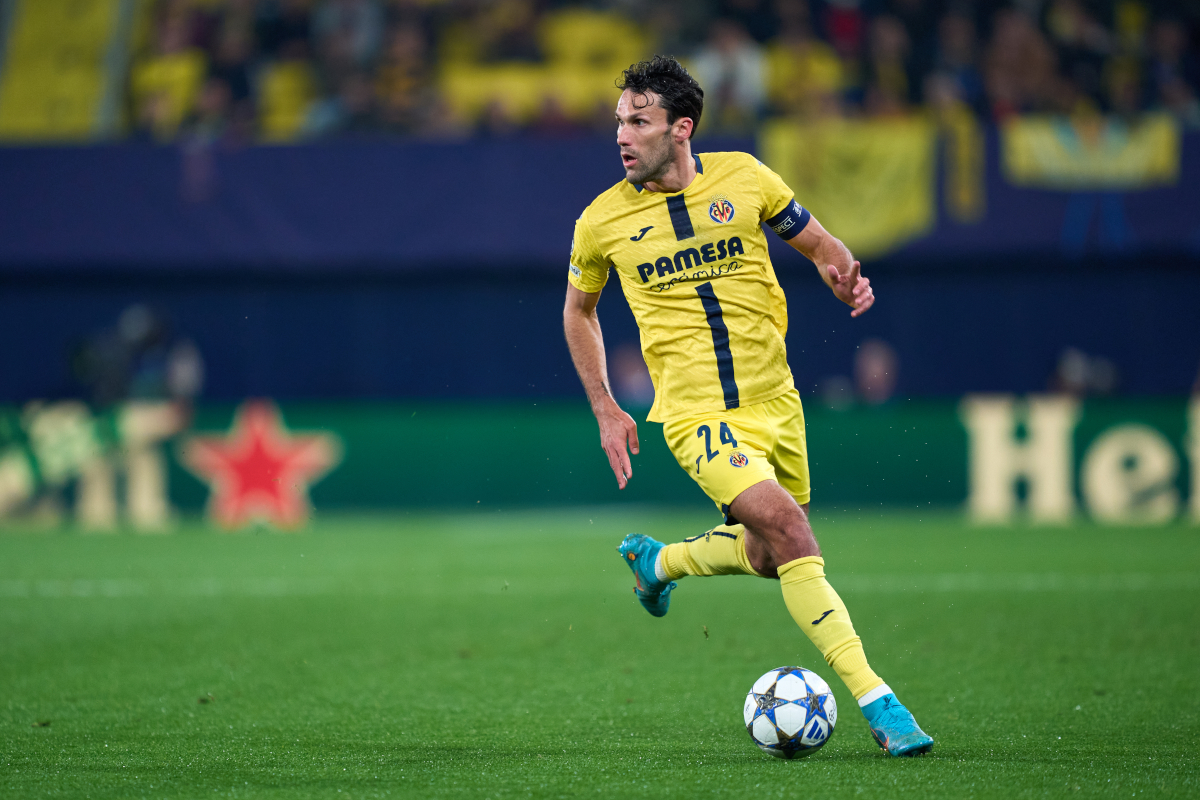 VILLARREAL, SPAIN - DECEMBER 10: Alfonso Pedraza of Villarreal CF with the ball during the UEFA Champions League 2025/26 League Phase MD6 match between Villarreal CF and F.C. Copenhagen at Estadio de la Ceramica on December 10, 2025 in Villarreal, Spain. (Photo by Mateo Villalba Sanchez/Getty Images)