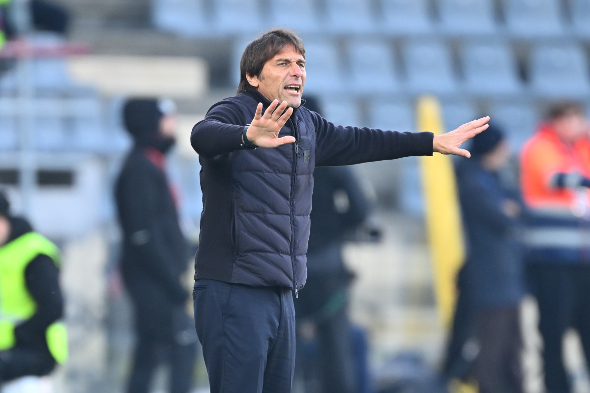 CREMONA, ITALY - DECEMBER 28: Coach Antonio Conte of SSC Napoli reacts during the Serie A match between US Cremonese and SSC Napoli at Stadio Giovanni Zini on December 28, 2025 in Cremona, Italy. (Photo by Marco M. Mantovani/Getty Images)