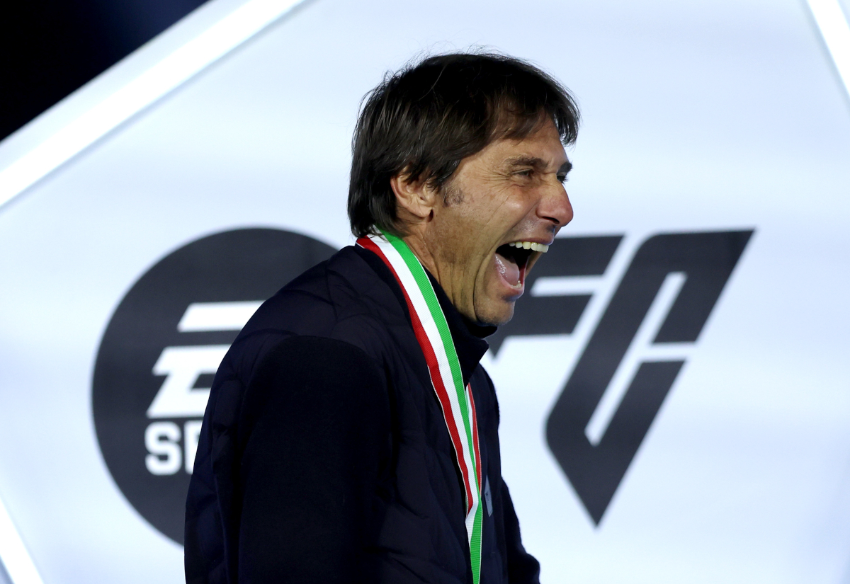 RIYADH, SAUDI ARABIA - DECEMBER 22: Antonio Conte, Head Coach of SSC Napoli, reacts during the trophy ceremony after the team's victory in the Supercoppa Italiana Final between SSC Napoli and Bologna FC 1909 at King Saud University Stadium on December 22, 2025 in Riyadh, Saudi Arabia. (Photo by Yasser Bakhsh/Getty Images)