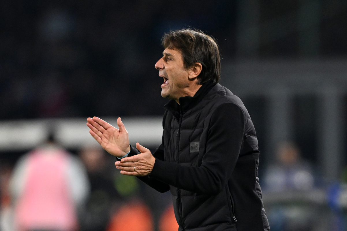 NAPLES, ITALY - DECEMBER 07: Antonio Conte, Head Coach of SSC Napoli, applauds during the Serie A match between SSC Napoli and Juventus FC at Stadio Diego Armando Maradona on December 07, 2025 in Naples, Italy. (Photo by Francesco Pecoraro/Getty Images)