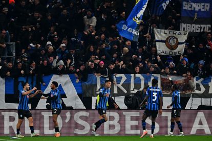 BERGAMO, ITALY - DECEMBER 09: Gianluca Scamacca of Atalanta BC celebrates after scoring his team's first goal with teammates during the UEFA Champions League 2025/26 League Phase MD6 match between Atalanta BC and Chelsea FC at Stadio di Bergamo on December 09, 2025 in Bergamo, Italy. (Photo by Alessandro Sabattini/Getty Images)
