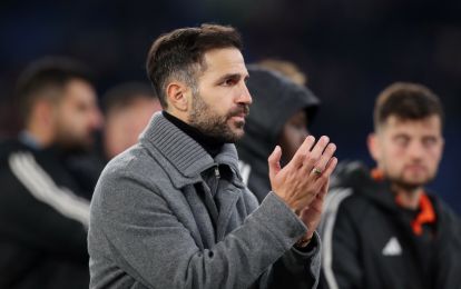 ROME, ITALY - DECEMBER 15: Cesc Fabregas, Head Coach of Como 1907, applauds the fans at the end of the Serie A match between AS Roma and Como 1907 at Stadio Olimpico on December 15, 2025 in Rome, Italy. (Photo by Paolo Bruno/Getty Images)