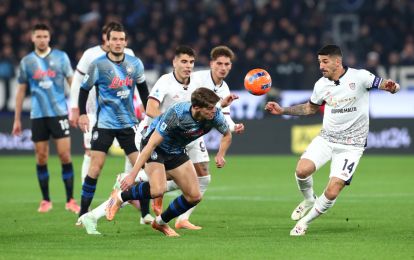 BERGAMO, ITALY - DECEMBER 13: Charles De Ketelaere of Atalanta and Alessandro Deiola of Cagliari battle for possession during the Serie A match between Atalanta BC and Cagliari Calcio at Gewiss Stadium on December 13, 2025 in Bergamo, Italy. (Photo by Marco Luzzani/Getty Images)