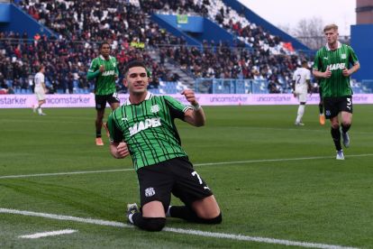 SASSUOLO, ITALY - DECEMBER 06: Cristian Volpato of US Sassuolo Calcio celebrates scoring his team's first goal during the Serie A match between US Sassuolo Calcio and ACF Fiorentina at Mapei Stadium Citta del Tricolore on December 06, 2025 in Sassuolo, Italy. (Photo by Alessandro Sabattini/Getty Images)