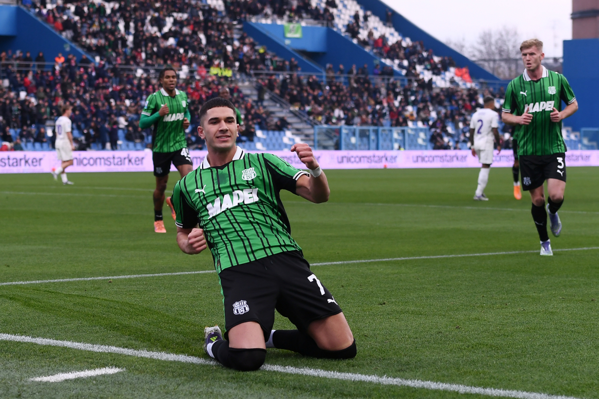 SASSUOLO, ITALY - DECEMBER 06: Cristian Volpato of US Sassuolo Calcio celebrates scoring his team's first goal during the Serie A match between US Sassuolo Calcio and ACF Fiorentina at Mapei Stadium Citta del Tricolore on December 06, 2025 in Sassuolo, Italy. (Photo by Alessandro Sabattini/Getty Images)