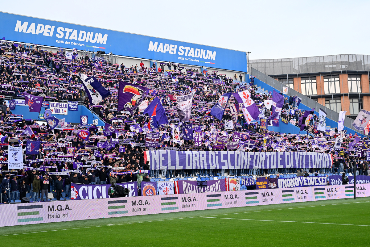 SASSUOLO, ITALY - DECEMBER 06: Fans wave flags and hold scarves prior to the Serie A match between US Sassuolo Calcio and ACF Fiorentina at Mapei Stadium Citta del Tricolore on December 06, 2025 in Sassuolo, Italy. (Photo by Alessandro Sabattini/Getty Images)