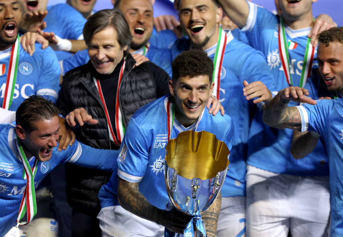 RIYADH, SAUDI ARABIA - DECEMBER 22: Giovanni Di Lorenzo of SSC Napoli lifts the Supercoppa Italiana trophy after the team's victory in the Supercoppa Italiana Final between SSC Napoli and Bologna FC 1909 at King Saud University Stadium on December 22, 2025 in Riyadh, Saudi Arabia. (Photo by Yasser Bakhsh/Getty Images)