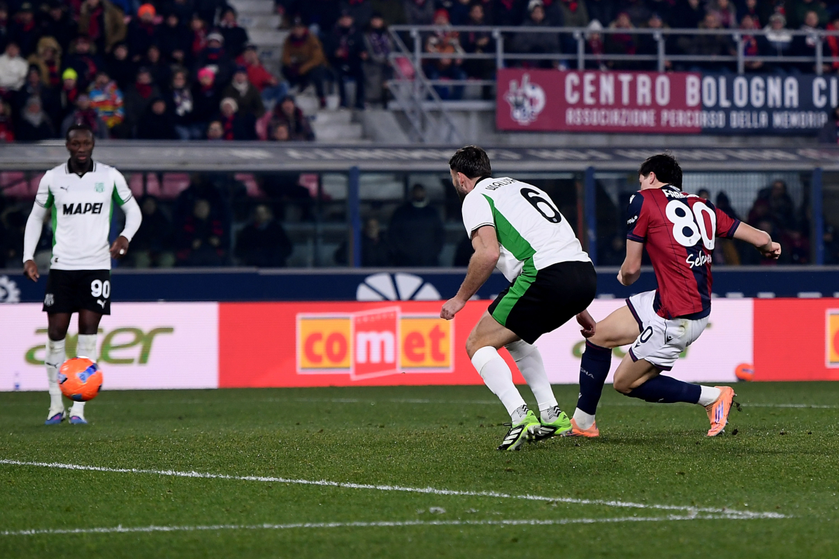 BOLOGNA, ITALY - DECEMBER 28: Giovanni Fabbian of Bologna FC scores the opening goal during the Serie A match between Bologna FC 1909 and US Sassuolo Calcio at Renato Dall'Ara Stadium on December 28, 2025 in Bologna, Italy. (Photo by Alessandro Sabattini/Getty Images)