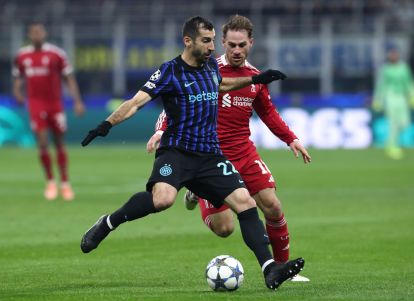 MILAN, ITALY - DECEMBER 09: Henrikh Mkhitaryan of FC Internazionale is pressured by Alexis Mac Allister of Liverpool FC during the UEFA Champions League 2025/26 League Phase MD6 match between FC Internazionale Milano and Liverpool FC at Stadio San Siro on December 09, 2025 in Milan, Italy. (Photo by Marco Luzzani/Getty Images)
