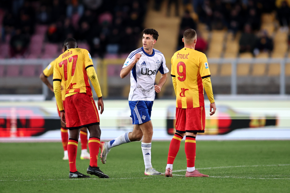 LECCE, ITALY - DECEMBER 27: Jacob Ramon of Como 1907 celebrates after scoring his team's second goal during the Serie A match between US Lecce and Como 1907 at Stadio Via del Mare on December 27, 2025 in Lecce, Italy. (Photo by Maurizio Lagana/Getty Images)