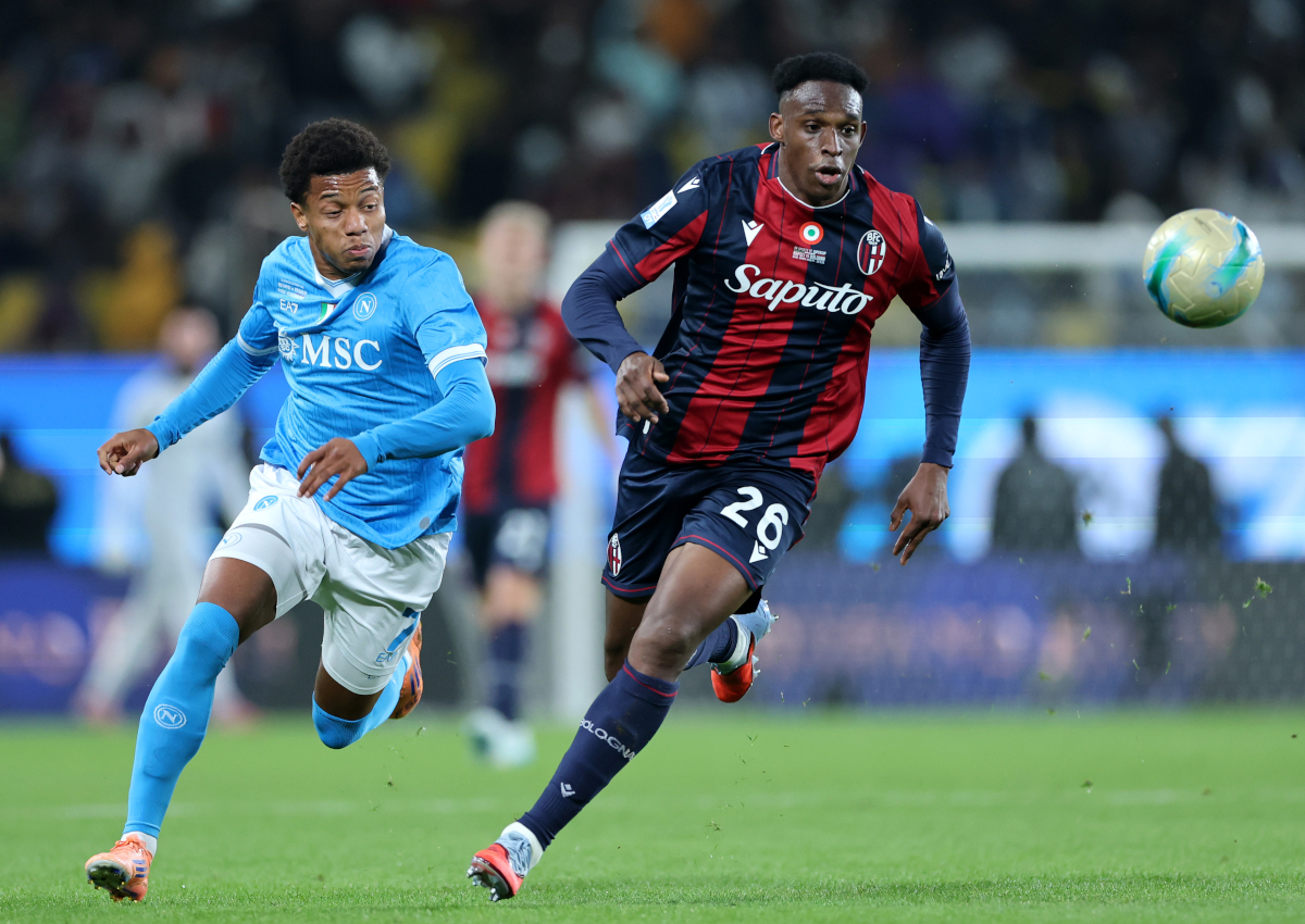 RIYADH, SAUDI ARABIA - DECEMBER 22: Jhon Lucumi of Bologna battles for possession with David Neres of SSC Napoli during the Supercoppa Italiana Final between SSC Napoli and Bologna FC 1909 at King Saud University Stadium on December 22, 2025 in Riyadh, Saudi Arabia. (Photo by Abdullah Ahmed/Getty Images)