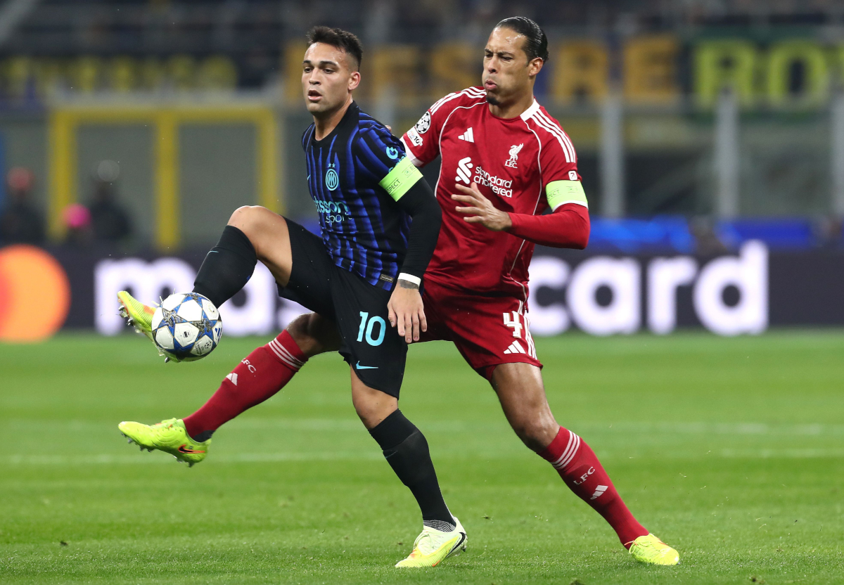 MILAN, ITALY - DECEMBER 09: Lautaro Martinez of FC Internazionale competes for the ball with Virgil van Dijk of Liverpool FC during the UEFA Champions League 2025/26 League Phase MD6 match between FC Internazionale Milano and Liverpool FC at Stadio San Siro on December 09, 2025 in Milan, Italy. (Photo by Marco Luzzani/Getty Images)