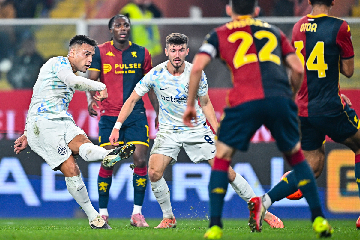 GENOA, ITALY - DECEMBER 14: Lautaro Martinez of Inter (left) scores a goal during the Serie A match between Genoa CFC and FC Internazionale at Luigi Ferraris Stadium on December 14, 2025 in Genoa, Italy. (Photo by Simone Arveda/Getty Images)
