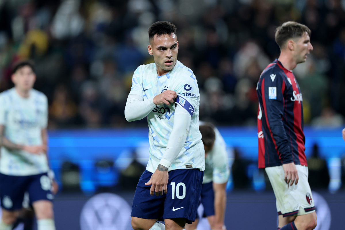 RIYADH, SAUDI ARABIA - DECEMBER 19: Lautaro Martinez of FC Internazionale prepares to take to the pitch during the Supercoppa Italiana semifinal match between Bologna FC 1909 and FC Internazionale at King Saud University Stadium on December 19, 2025 in Riyadh, Saudi Arabia. (Photo by Abdullah Ahmed/Getty Images)